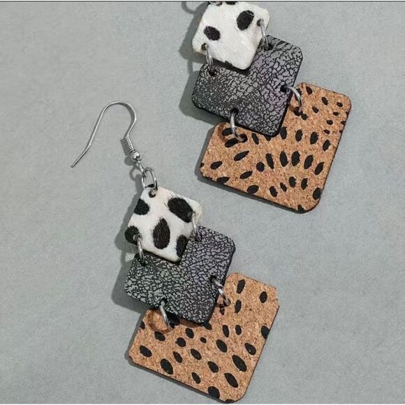 NWT Fashion Jewelry Western Vintage Cow Pattern Leather Earrings - Picture 5 of 5
